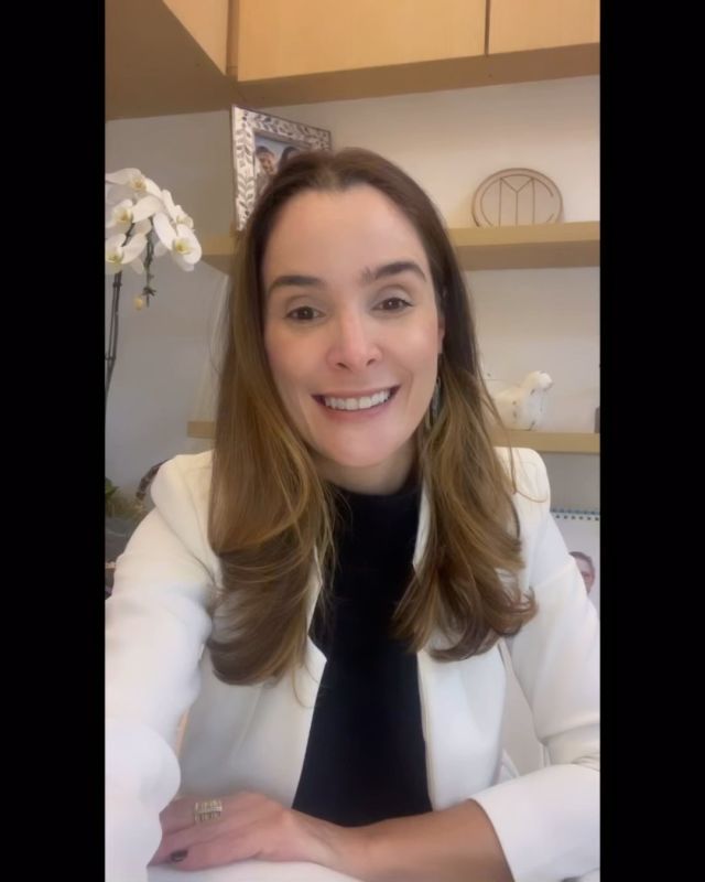 Sabe aquele velho ditado é melhor prevenir do que remediar? Nunca foi tão atual! A proposta da PREVENÇÃO dos problemas faz TODO SENTIDO em tudo mas nossas vidas! Na medicina não seria diferente! Na consulta conseguimos detectar alterações iniciais e mudar o curso da doença ou até do envelhecimento! Vem comigo? #dermatologiapreventiva #medicinapreventiva #gerenciarenvelhecimento
